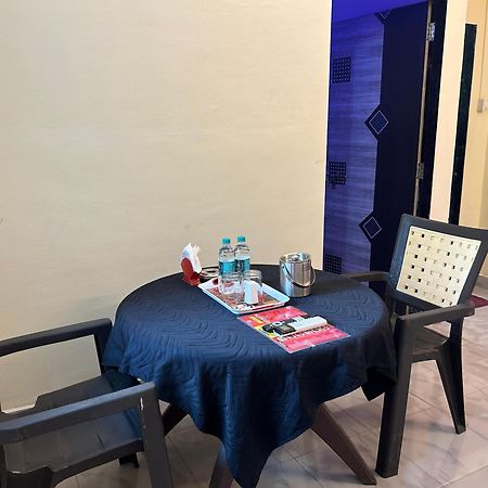 Hotel Jampore Inn Daman Exteriör bild