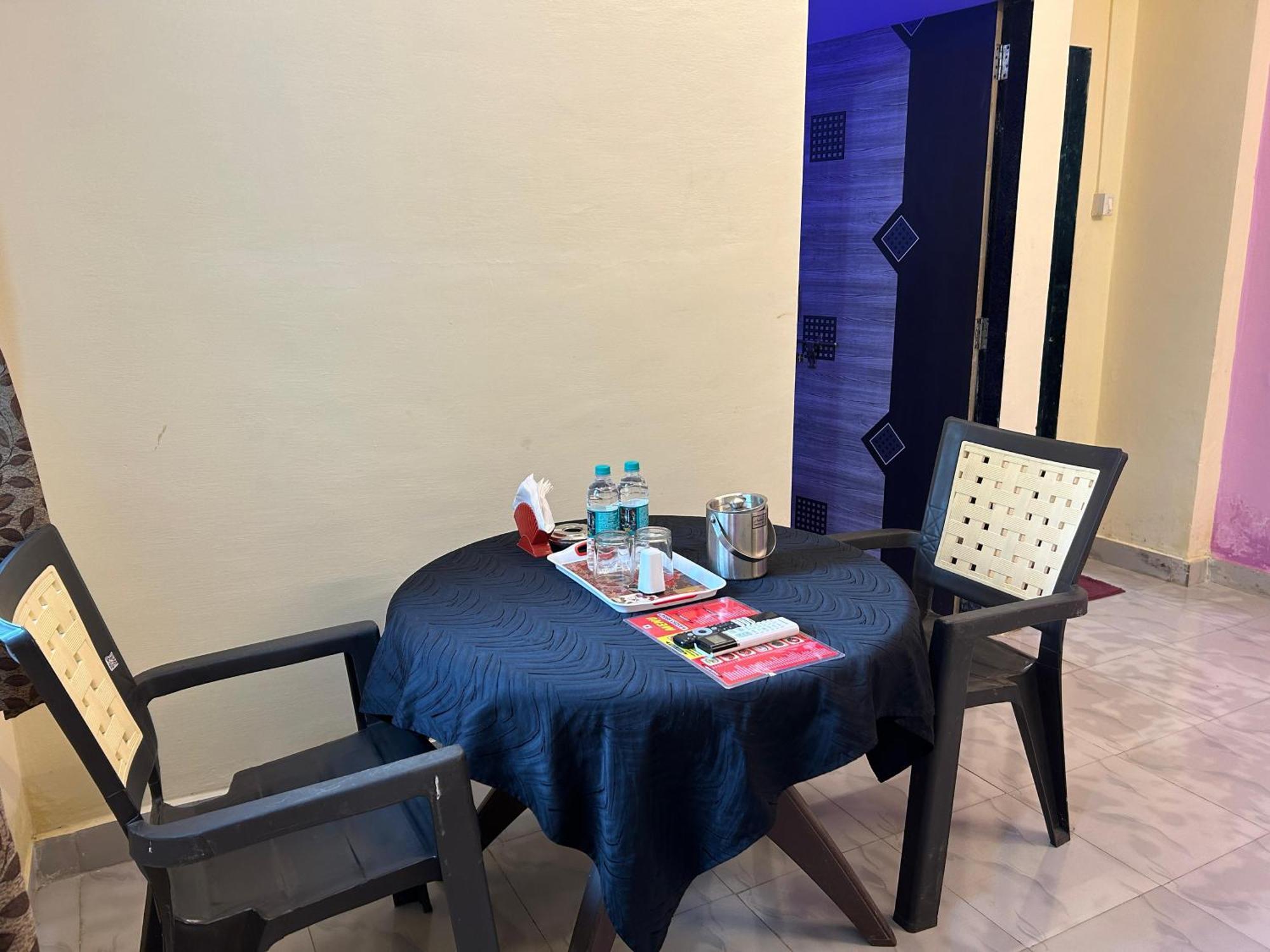 Hotel Jampore Inn Daman Exteriör bild