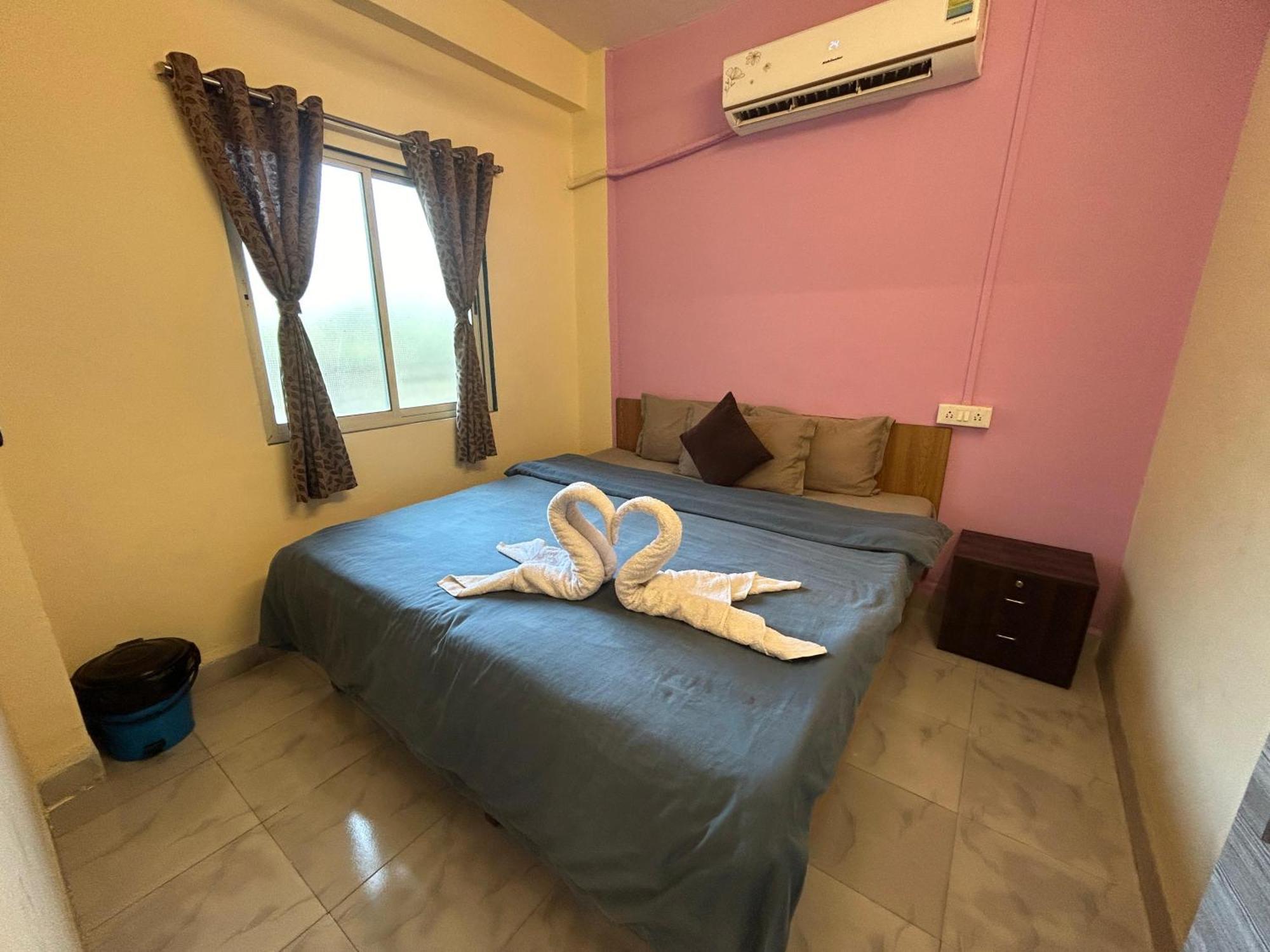 Hotel Jampore Inn Daman Exteriör bild